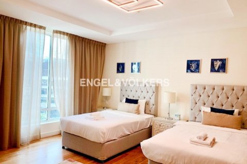 Apartament në DIFC, Dubai, Emiratet e Bashkuara Arabe 3 dhoma gjumi, 201.97 m2. № 19631 - Foto 3