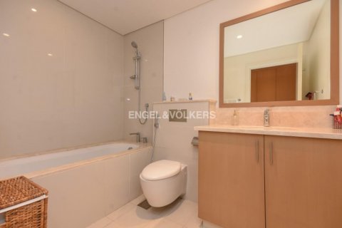 Apartament në BLVD CRESCENT në Dubai, Emiratet e Bashkuara Arabe 2 dhoma gjumi, 143.35 m2. № 21716 - Foto 15