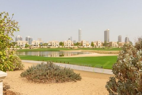 Shtëpi në qytet në Dubai Sports City, Emiratet e Bashkuara Arabe 4 dhoma gjumi, 246.93 m2. № 23166 - Foto 10