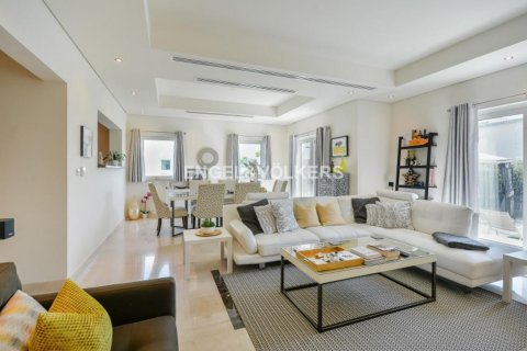 Vilë në Al Furjan, Dubai, Emiratet e Bashkuara Arabe 3 dhoma gjumi, 301.19 m2. № 21711 - Foto 2