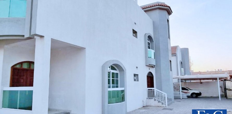 Vilë në Jumeirah, Dubai, Emiratet e Bashkuara Arabe 5 dhoma gjumi, 650.3 m2. № 44978