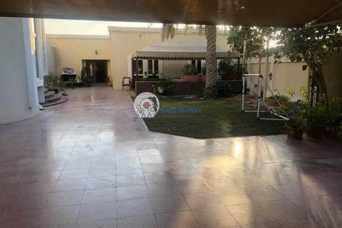 Vilë në Al Twar, Dubai, Emiratet e Bashkuara Arabe 9 dhoma gjumi, 510 m2. № 50141 - Foto 8