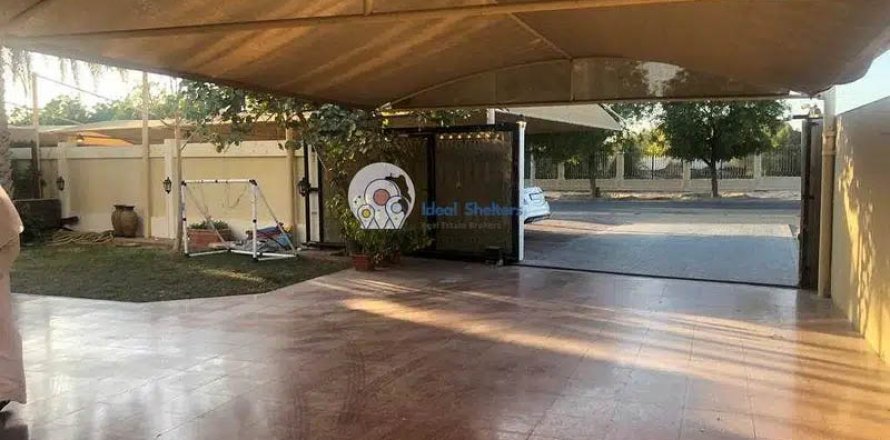 Vilë në Al Twar, Dubai, Emiratet e Bashkuara Arabe 9 dhoma gjumi, 510 m2. № 50141