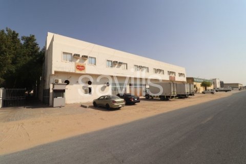 Kampi i Punës në Ajman, Emiratet e Bashkuara Arabe 3750 m2. № 74365 - Foto 1