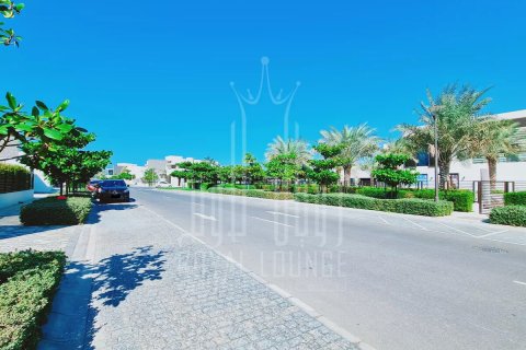 Vilë në Saadiyat Island, Abu Dhabi, Emiratet e Bashkuara Arabe 4 dhoma gjumi, 686 m2. № 74987 - Foto 7