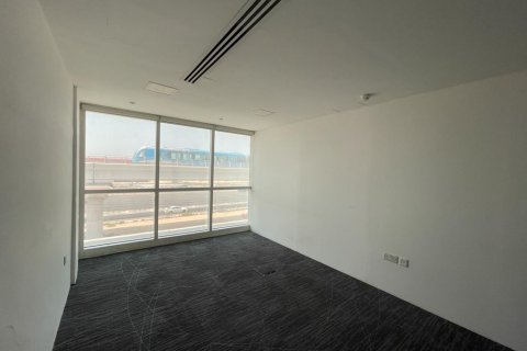 Zyrë në Al Quoz, Dubai, Emiratet e Bashkuara Arabe 7000 m2. № 73090 - Foto 2