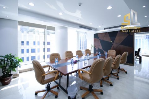Zyrë në Dubai, Emiratet e Bashkuara Arabe 301.00 m2. № 79543 - Foto 1