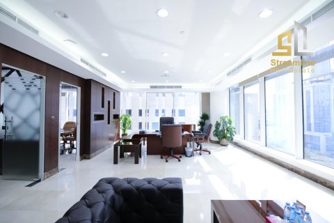 Zyrë në Dubai, Emiratet e Bashkuara Arabe 301.00 m2. № 79543 - Foto 12