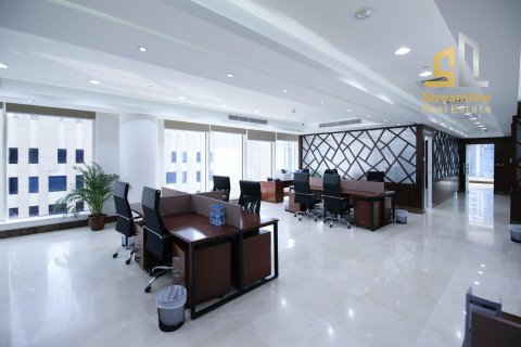Zyrë në Dubai, Emiratet e Bashkuara Arabe 301.00 m2. № 79543 - Foto 4