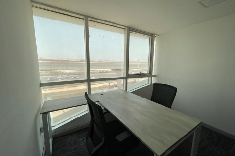 Zyrë në Al Quoz, Dubai, Emiratet e Bashkuara Arabe 7427.10 m2. № 80706 - Foto 8
