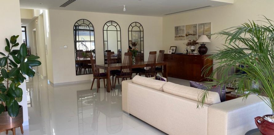 Vilë në DAMAC Hills (Akoya by DAMAC), Dubai, Emiratet e Bashkuara Arabe 3 dhoma gjumi, 2545 m2. № 81233