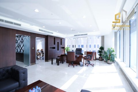 Zyrë në Dubai, Emiratet e Bashkuara Arabe 301.00 m2. № 79543 - Foto 9