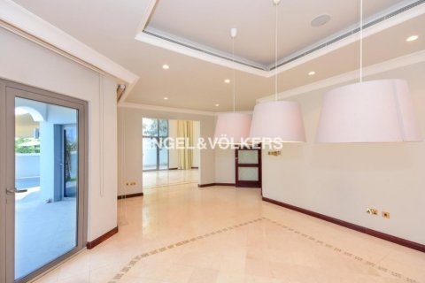 Vila v Palm Jumeirah, Dubai, SAE 4 ložnice, 624.02 m² Č.: 17954 - fotografie 2