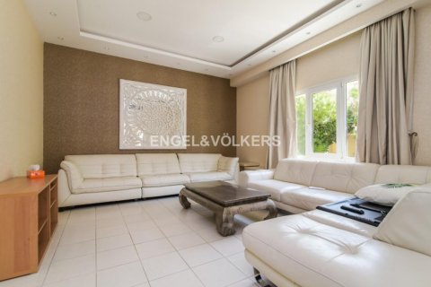Vila v Meadows, Dubai, SAE 4 ložnice, 540.04 m² Č.: 18050 - fotografie 3