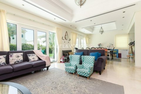 Vila v Al Furjan, Dubai, SAE 4 ložnice, 455.22 m² Č.: 19467 - fotografie 3