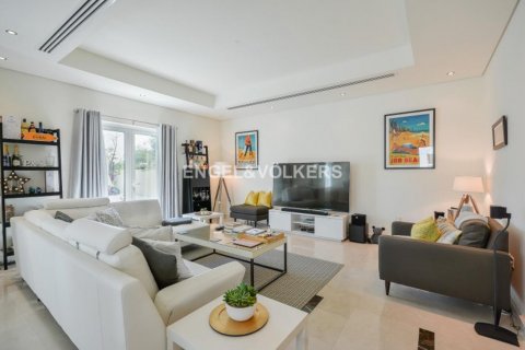 Vila v Al Furjan, Dubai, SAE 3 ložnice, 301.19 m² Č.: 21711 - fotografie 3