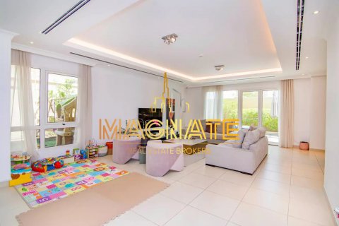 Vila v Al Barsha, Dubai, SAE 4 ložnice, 393 m² Č.: 50261 - fotografie 5