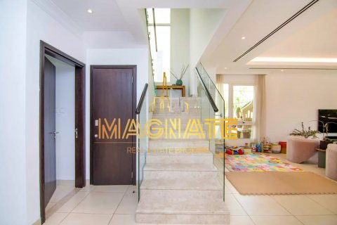 Vila v Al Barsha, Dubai, SAE 4 ložnice, 393 m² Č.: 50261 - fotografie 6