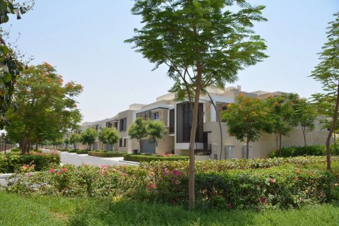 Řadový dům v Nadd Al Sheba, Dubai, SAE 5 ložnice, 307 m² Č.: 55042 - fotografie 2