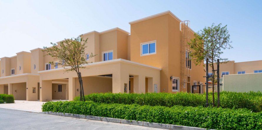 Řadový dům v Dubai Land, Dubai, SAE 2 ložnice, 1766 m² Č.: 81234