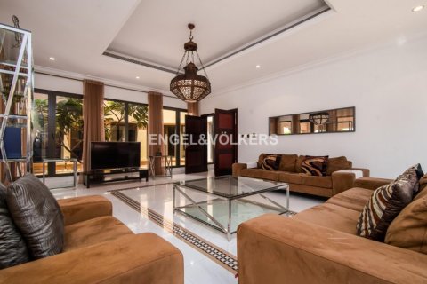 Villa til salg i Palm Jumeirah, Dubai, UAE 6 soveværelser, 1245.26 kvm № 20191 - foto 6