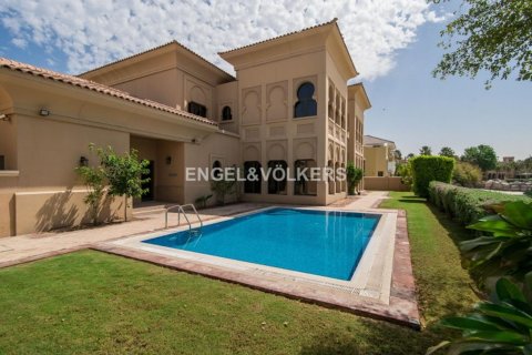 Villa til salg i Palm Jumeirah, Dubai, UAE 6 soveværelser, 1245.26 kvm № 20191 - foto 1