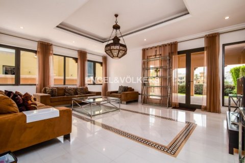 Villa til salg i Palm Jumeirah, Dubai, UAE 6 soveværelser, 1245.26 kvm № 20191 - foto 3