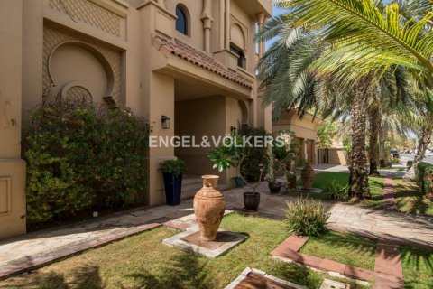 Villa til salg i Palm Jumeirah, Dubai, UAE 6 soveværelser, 1245.26 kvm № 20191 - foto 2