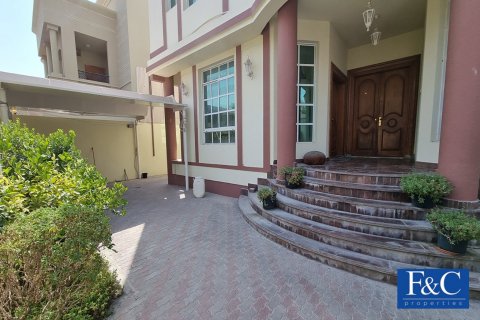 Villa til leje i Umm Suqeim, Dubai, UAE 4 soveværelser, 557.4 kvm № 44684 - foto 2