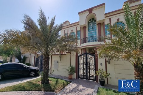 Villa til leje i Umm Suqeim, Dubai, UAE 4 soveværelser, 557.4 kvm № 44684 - foto 1