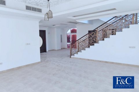 Villa til leje i Al Barsha, Dubai, UAE 5 soveværelser, 1225.6 kvm № 44983 - foto 2