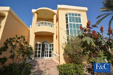 Villa til leje i Umm Suqeim, Dubai, UAE 5 soveværelser, 875.8 kvm № 44875 - foto 1