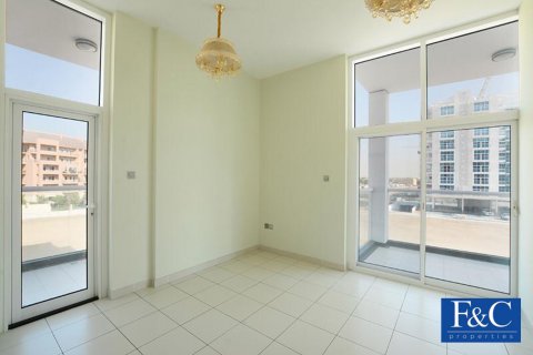 Apartment til salg i Dubai Studio City, Dubai, UAE 2 soveværelser, 111 kvm № 44686 - foto 1