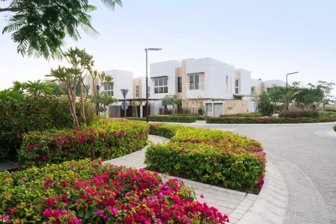 Villa til salg i Muwaileh Commercial, Sharjah, UAE 4 soveværelser, 232 kvm № 50238 - foto 2