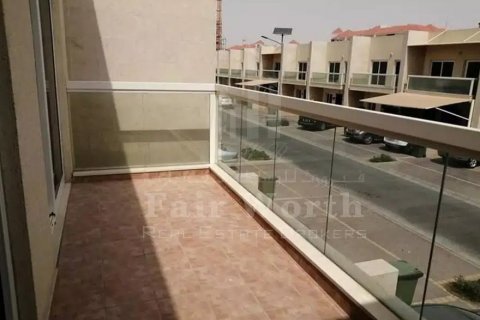 Villa til salg i International City, Dubai, UAE 3 soveværelser, 153 kvm № 59559 - foto 1