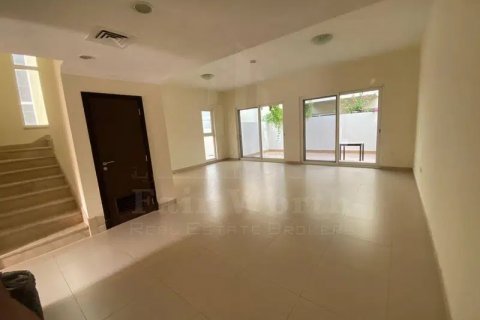 Villa til salg i International City, Dubai, UAE 3 soveværelser, 153 kvm № 59558 - foto 2
