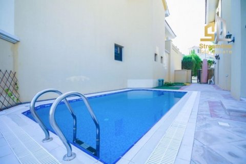 Villa til salg i Palm Jumeirah, Dubai, UAE 4 soveværelser, 676.14 kvm № 63235 - foto 12