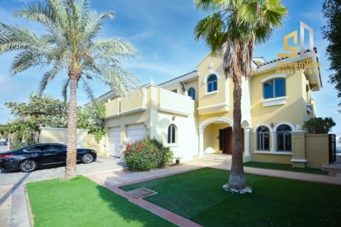 Villa til salg i Palm Jumeirah, Dubai, UAE 4 soveværelser, 676.14 kvm № 63235 - foto 8