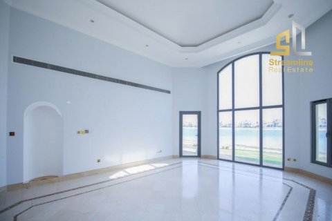 Villa til salg i Palm Jumeirah, Dubai, UAE 4 soveværelser, 676.14 kvm № 63235 - foto 1