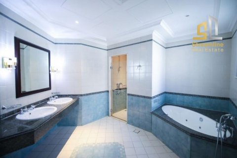 Villa til salg i Palm Jumeirah, Dubai, UAE 4 soveværelser, 676.14 kvm № 63235 - foto 10