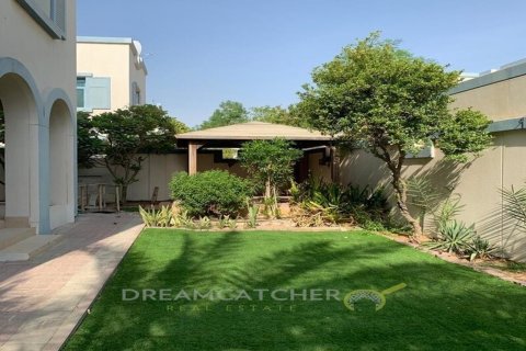 Villa til salg i Falcon City of Wonders, Dubai, UAE 5 soveværelser, 539.95 kvm № 70286 - foto 15