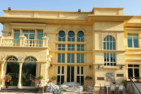 Villa til salg i Jumeirah Islands, Dubai, UAE 5 soveværelser, 502 kvm № 79654 - foto 1