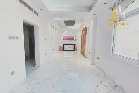 Villa til salg i Mirdif, Dubai, UAE 6 soveværelser, 696.77 kvm № 79512 - foto 9