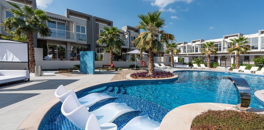 Villa in Dubai, VAE: 4 Schlafzimmer, 360 m2 Nr. 7099