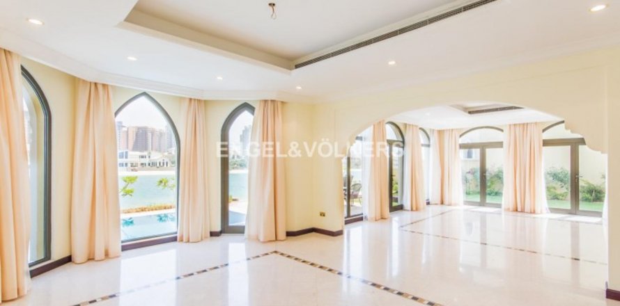 Villa in Palm Jumeirah, Dubai, VAE: 4 Schlafzimmer, 464.51 m2 Nr. 18053