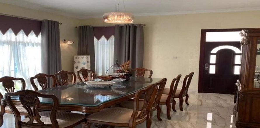 Villa in Bur Dubai, Dubai, VAE: 6 Schlafzimmer, 843 m2 Nr. 56207