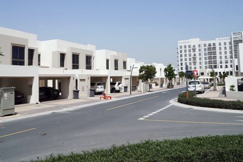 Bauprojekt ZAHRA TOWNHOUSES in Town Square, Dubai, VAE Nr. 61605 - Foto 6