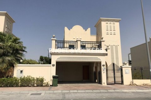 Βίλα σε Jumeirah Village Circle, Dubai, ΗΑΕ 2 υπνοδωμάτια, 250.00 τ.μ. Αρ. 18323 - φωτογραφία 1
