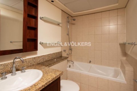 Apartamento en venta en The Views, Dubai, EAU 2 dormitorios, 125.14 m2 № 17993 - foto 15