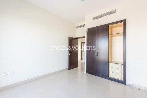 Adosado en venta en International City, Dubai, EAU 3 dormitorios, 191.01 m2 № 18400 - foto 5